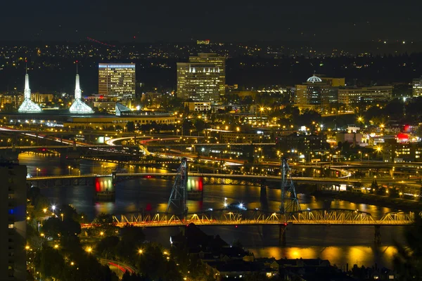 Brücken von Portland bei Nacht — Stockfoto