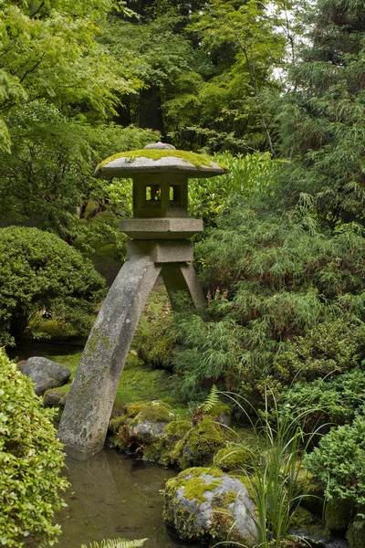 Кам'яний ліхтар на японський сад 4 — стокове фото