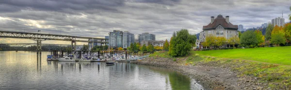 Rzeka miejsce marina w jesieni panorama 2 — Zdjęcie stockowe