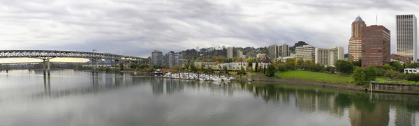 河的地方秋天全景 3 的游艇码头 — 图库照片