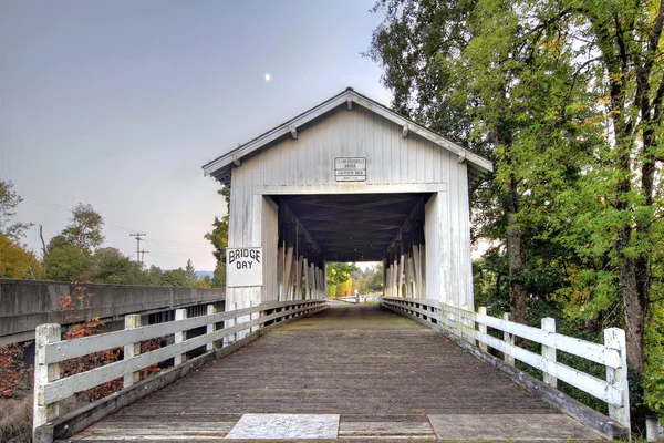 Crawfordsville Covered Bridge of Oregon — Stock Photo, Image
