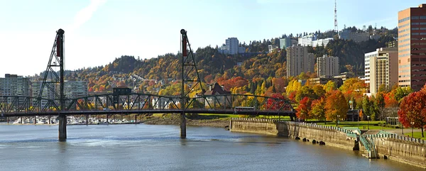 Ponte Hawthorne Portland Oregon na Queda — Fotografia de Stock