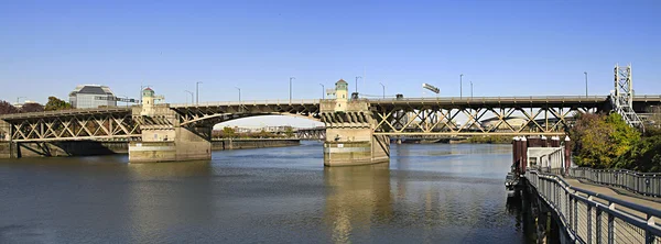 Ponte di Burnside willamette river portland oregon — Foto Stock