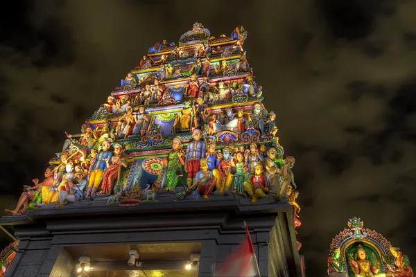 Шри Мариамман Индуистский Храм Дравидийский Стиль Сингапуре Ночью — стоковое фото