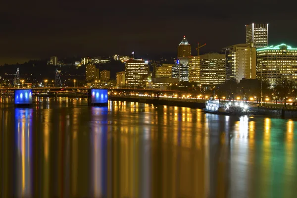 Portland Downtown City Skyline by Waterfront at Night — Stockfoto