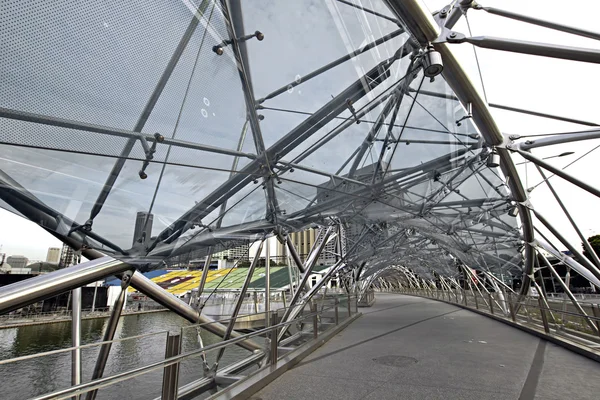 シンガポール川に架かる歩行者橋 — ストック写真