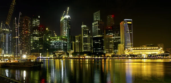 Costruzione di Singapore River Skyline di notte — Foto Stock