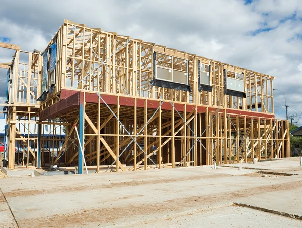 Nuevo marco de construcción de viviendas —  Fotos de Stock
