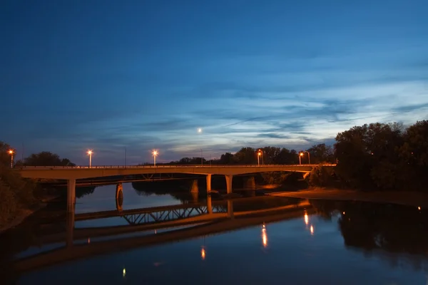 インディアナ州ウォバシュ川に架かる橋します。 — ストック写真