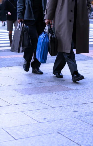Bir Büyük Şehir Soyut Kentsel Görüntüde Alışveriş Adamları — Stok fotoğraf