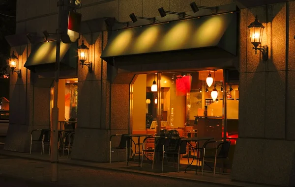 Natt kaffebar och terrass — Stockfoto