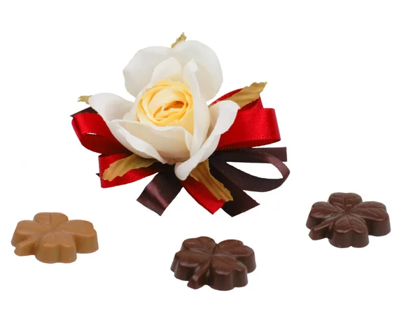 玫瑰和三叶草巧克力 — 图库照片