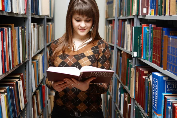Student reads — Stock Photo, Image