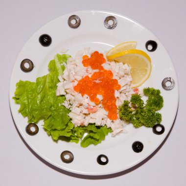 Food.Dish beyaz bir levha üzerinde. taze hazırlanan