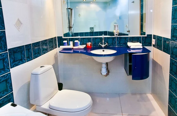 Interiér koupelny zbrusu nový luxusní resort hotel — Stock fotografie