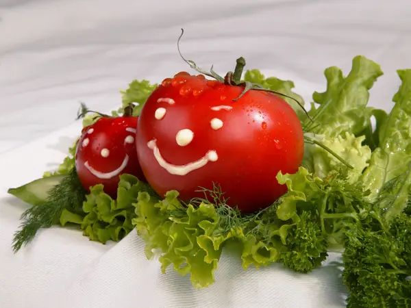 Tomater som smiler – stockfoto
