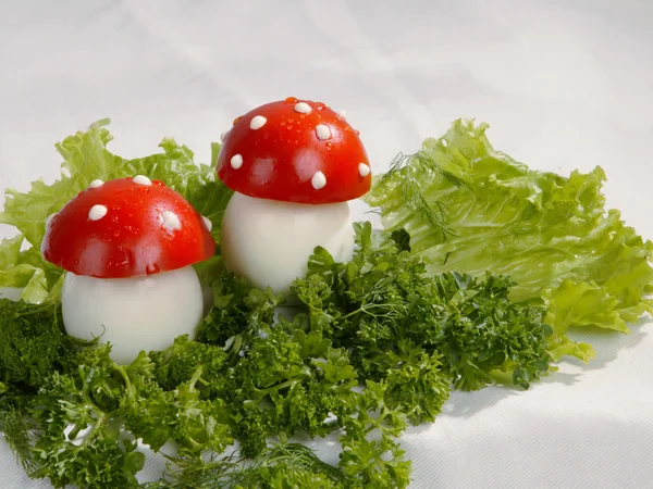 Mushrums 由鸡蛋和西红柿的静物 — 图库照片
