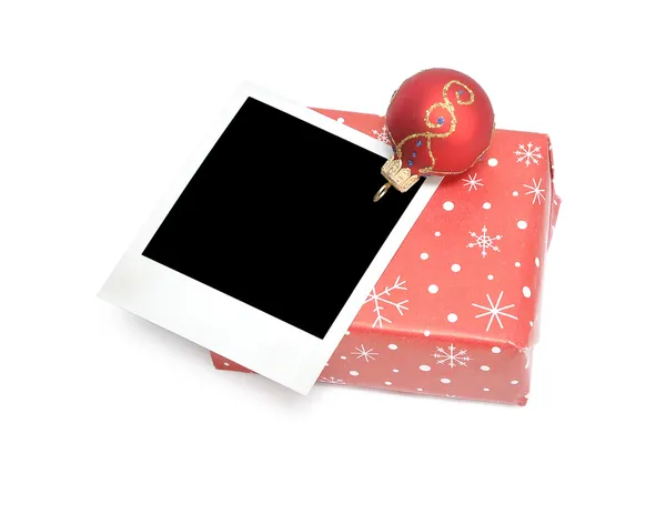 Presente de Natal e uma imagem em branco — Fotografia de Stock