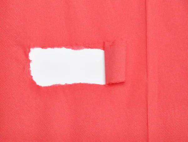 Kırmızı Arka Plan Ile Metin Alanı Olan Yırtık Kağıt — Stok fotoğraf