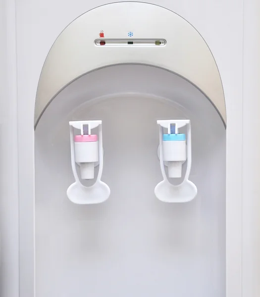 Av varmt och kallt blandare för vatten dispenser — Stockfoto