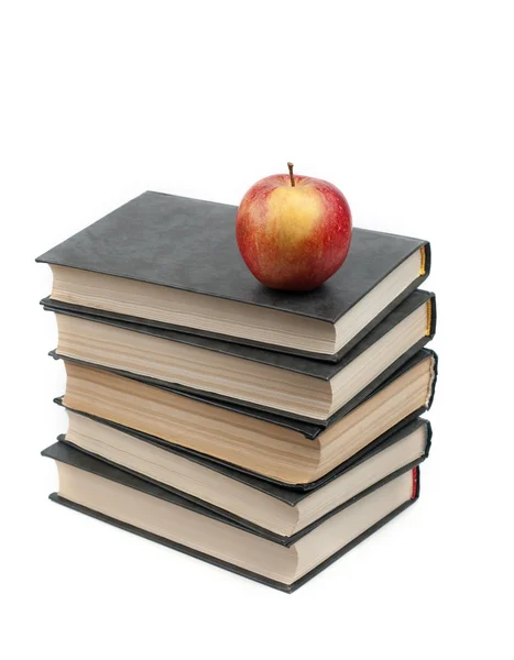 Der Apfel Liegt Auf Einem Stapel Bücher — Stockfoto