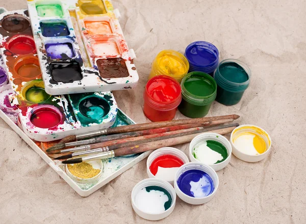 Tintas e pincéis para aquarela — Fotografia de Stock