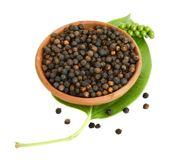 Fresh Dried Peppercorn Berries Pepper Leaf Isolated Clipping Path — Stock Photo, Image