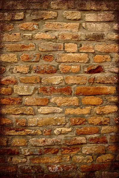 暗いフレームやテキスト領域で旧式なレンガの壁 — ストック写真