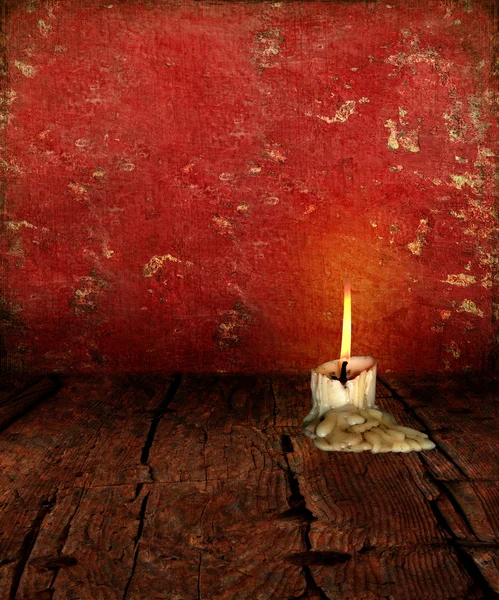 Kerzenstummel auf rustikalem, stimmungsvollem Hintergrund — Stockfoto