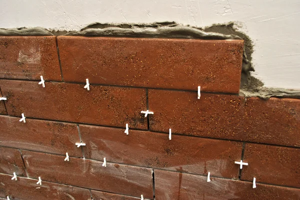 Τοποθέτηση Κεραμικών Πλακιδίων Τοίχου — Φωτογραφία Αρχείου