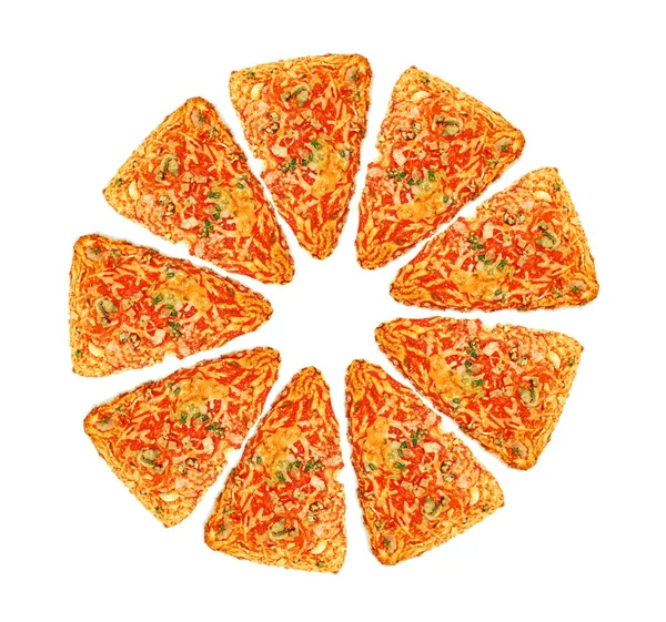 Большая нарезанная пицца — стоковое фото