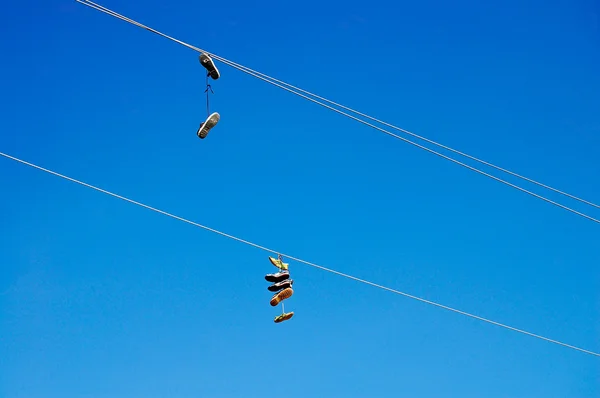 Shoes on wire — Stock Photo, Image