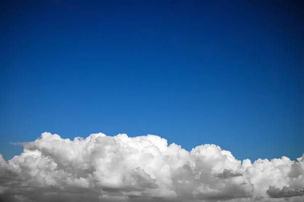Clouds and blue sky — Stock Photo, Image