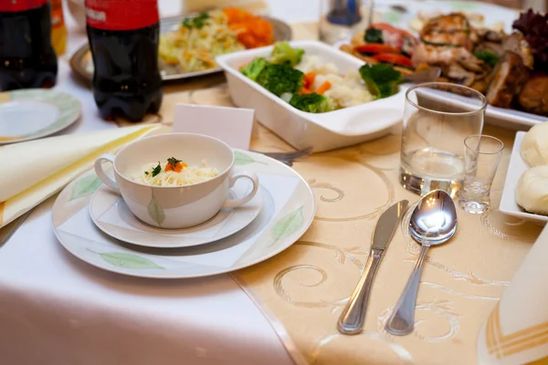 Étel az asztalon — Stock Fotó