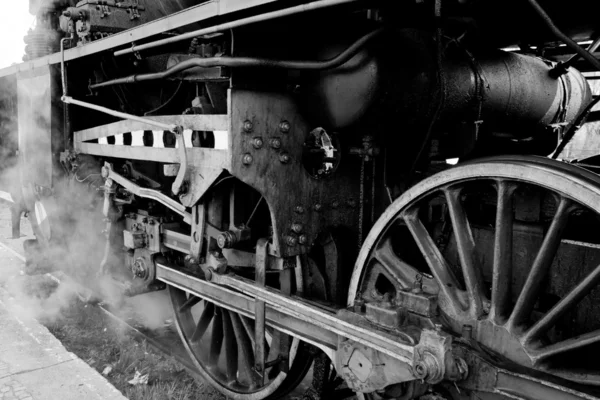 旧蒸汽机车的轮子 — 图库照片