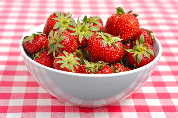 Bowl with strawberries — Stock Photo, Image