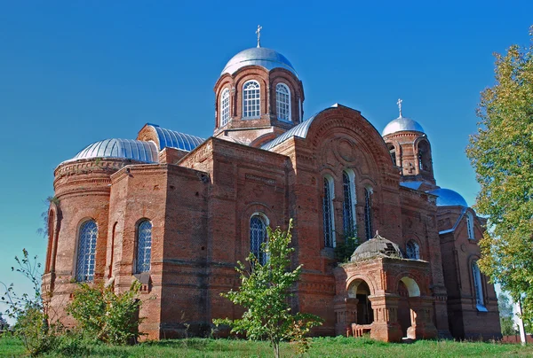 Starý ortodoxní venkovský kostel — Stock fotografie