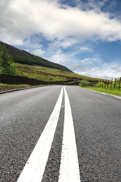 Большинство асфальтовых дорог
