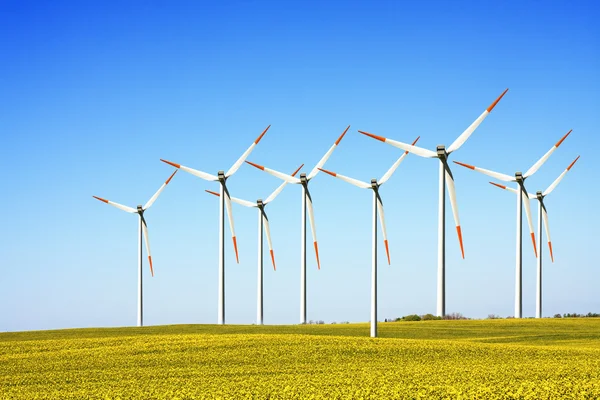 Ветряная турбина, чистая энергия — стоковое фото