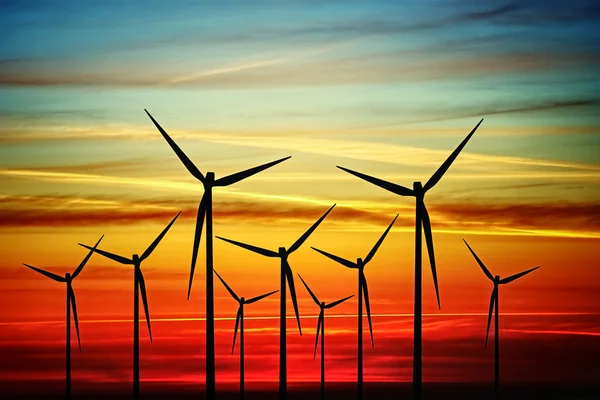 Windturbines bij zonsondergang — Stockfoto