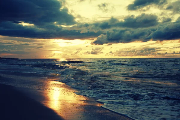 Coucher de soleil en mer — Photo