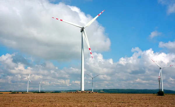 바람 터빈 농장-대체 에너지 소스 — 스톡 사진