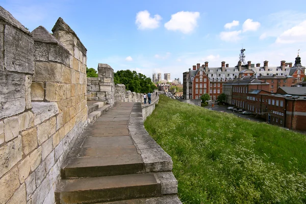 Йоркские городские стены, Великобритания — стоковое фото
