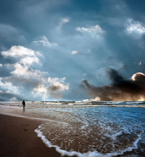 El hombre y el mar — Foto de Stock