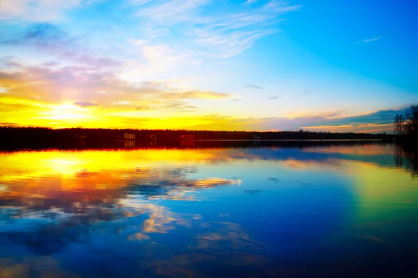 Sunset over lake — Stock Photo, Image