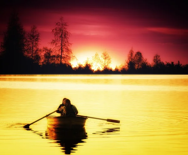 Boot bij zonsondergang — Stockfoto