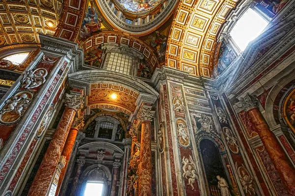 Vnitřní Svatopetrské Baziliky Vatikán — Stock fotografie
