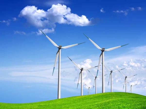 Ветрогенераторы на зеленом поле — стоковое фото