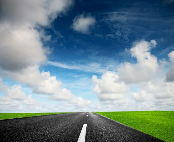 Road and cloudy sky — Stock Photo, Image