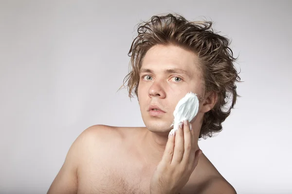 Sexy Junger Mann Rasiert Sich Mit Rasiermesser Hochauflösendes Bild Mehr — Stockfoto